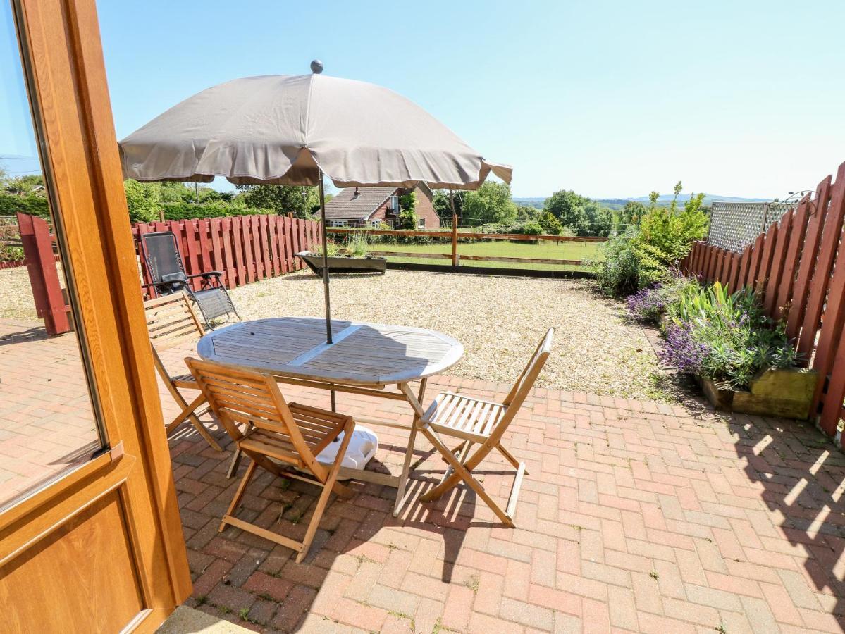 3 The Stables Villa Havenstreet  Exterior photo